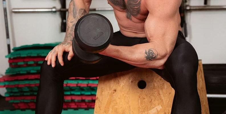 Emilio Ardana gay male performs biceps curls